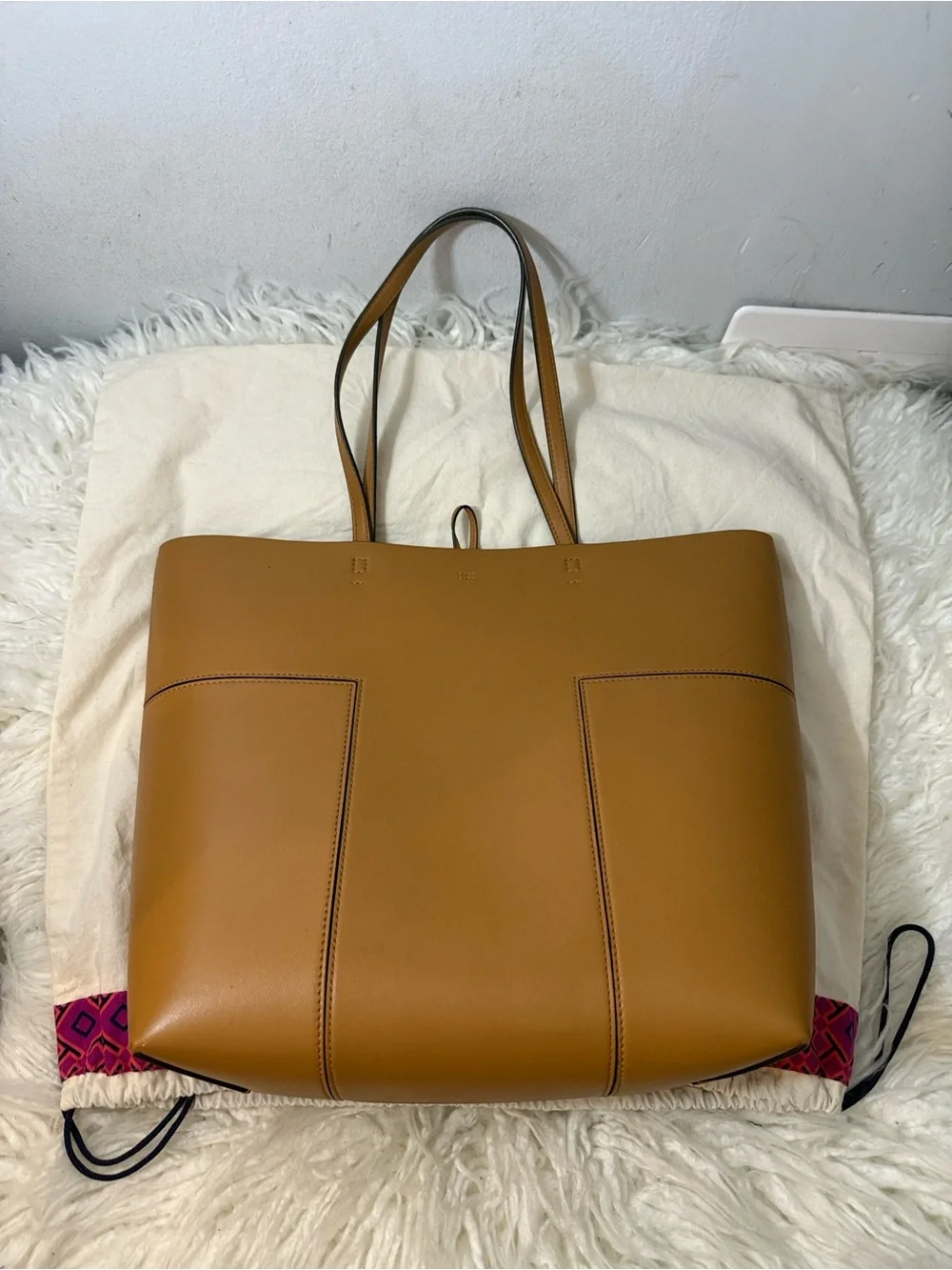 Tory Burch Leather Tote Bag in Tan - Stylish Everyday Carry medium